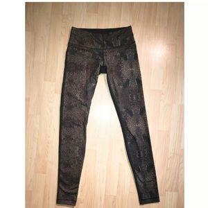 LULULEMON  Wunder Under